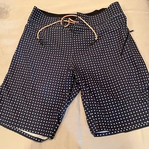 Lululemon navy / checker mens board shorts
